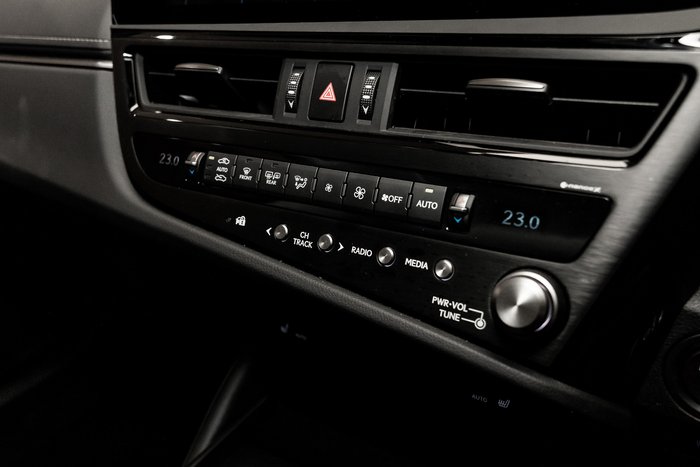 2025 Lexus ES300h Luxury 2.5L Hybrid Auto CVT Sedan