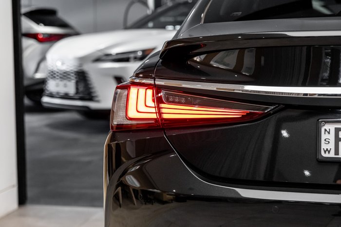 2025 Lexus ES300h Luxury 2.5L Hybrid Auto CVT Sedan