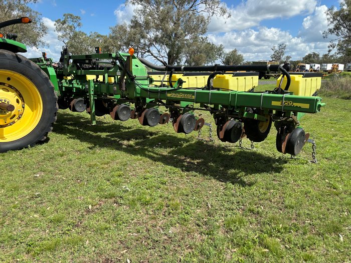 2009 JOHN DEERE  1720 MAXEMERGE XP