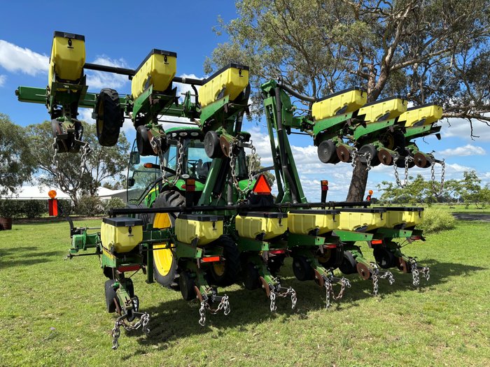2009 JOHN DEERE 1720