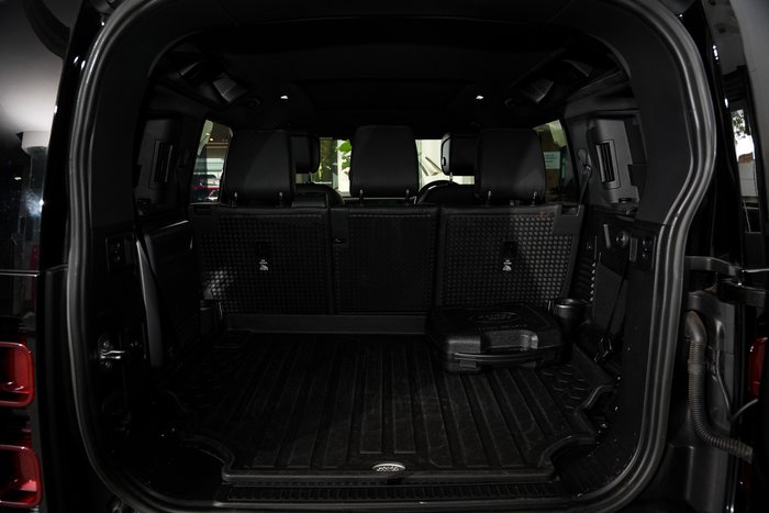 2023 Land Rover Defender 110 D300 X-Dynamic HSE