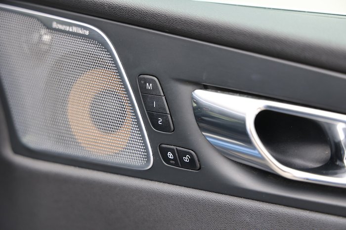 2018 Volvo XC60 T6 R-Design