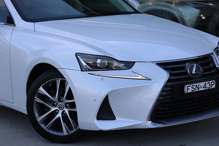 2017 Lexus IS300h Luxury 2.5L Hybrid CVT Sedan