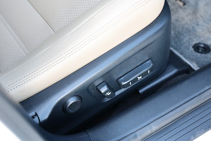 2017 Lexus IS300h Luxury 2.5L Hybrid CVT Sedan