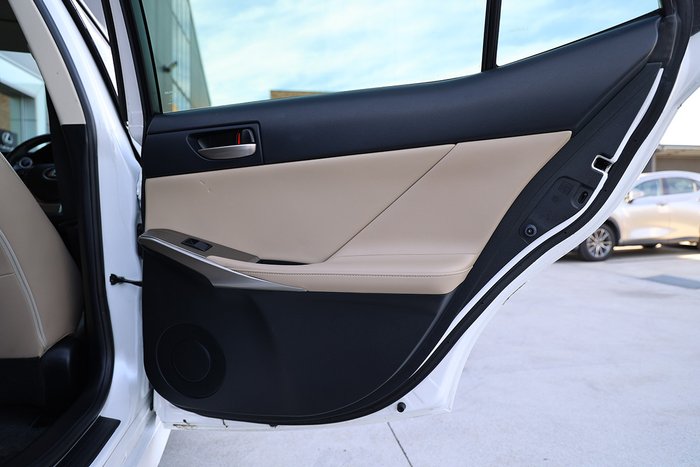 2017 Lexus IS300h Luxury 2.5L Hybrid CVT Sedan