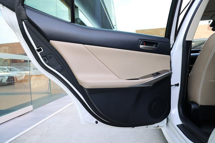 2017 Lexus IS300h Luxury 2.5L Hybrid CVT Sedan