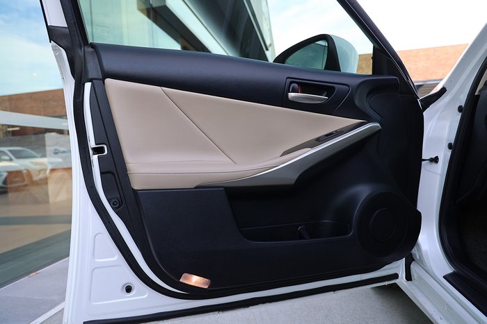 2017 Lexus IS300h Luxury 2.5L Hybrid CVT Sedan