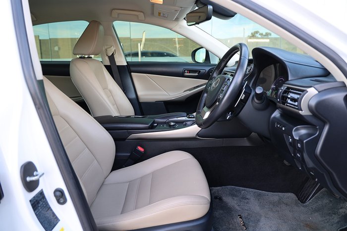 2017 Lexus IS300h Luxury 2.5L Hybrid CVT Sedan