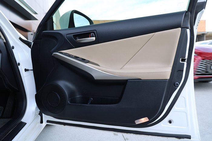 2017 Lexus IS300h Luxury 2.5L Hybrid CVT Sedan