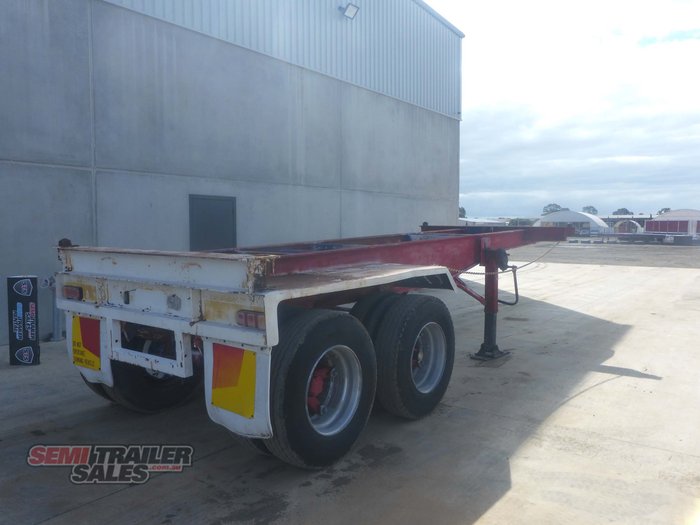 1990 Krueger 20FT Skel
