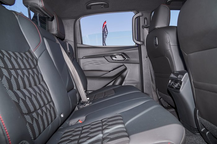 2025 Isuzu D-MAX X-TERRAIN