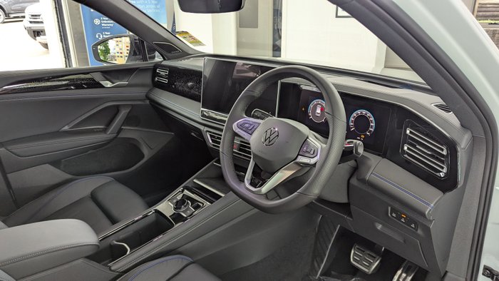 2025 VOLKSWAGEN Tiguan R-LINE