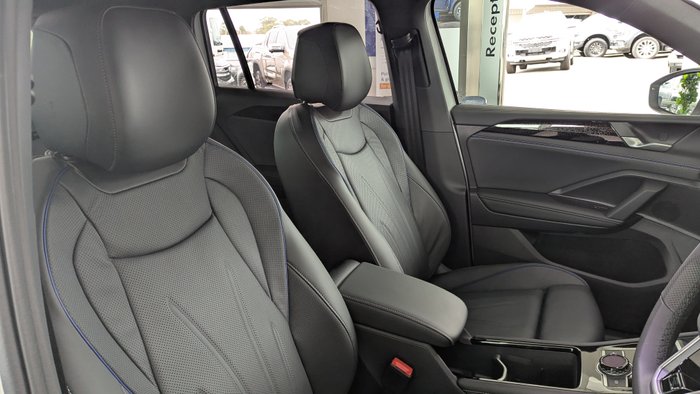 2025 VOLKSWAGEN Tiguan R-LINE