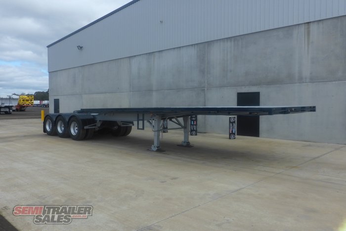 2002 Maxitrans 12 Pallet Flat Top A Trailer with 20FT Container Pins