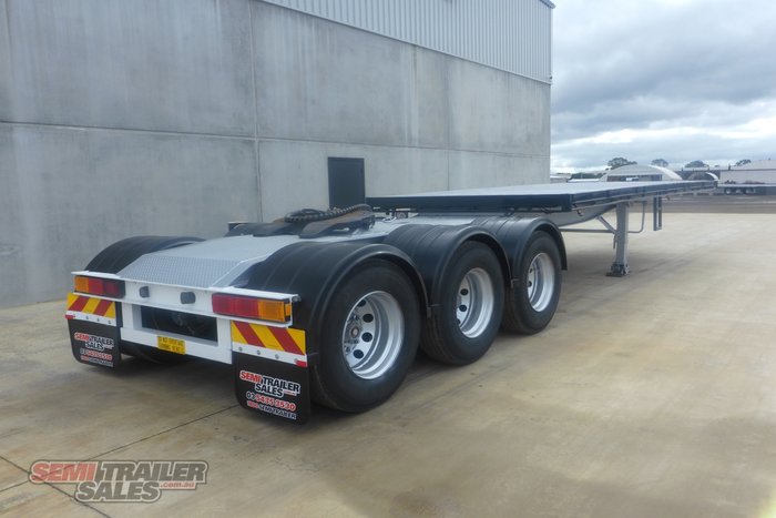 2002 Maxitrans 12 Pallet Flat Top A Trailer with 20FT Container Pins
