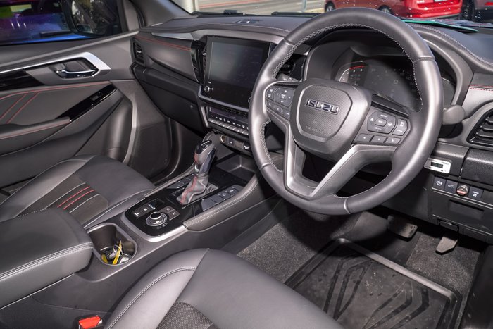 2025 Isuzu MU-X X-TERRAIN