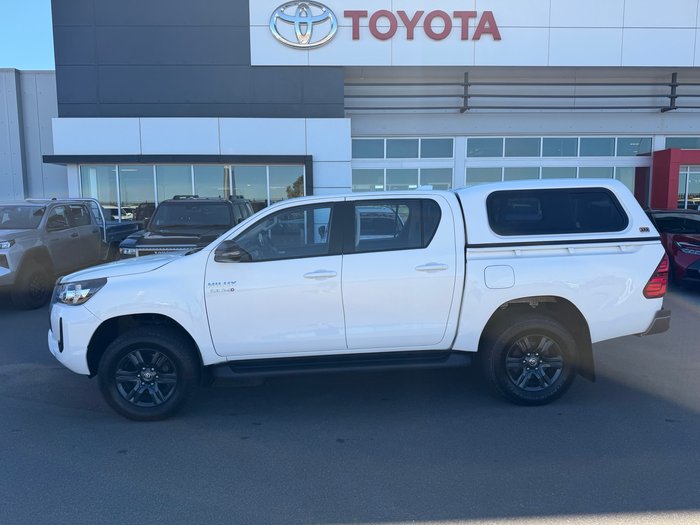 2023 Toyota Hilux SR