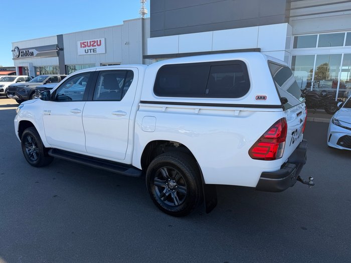 2023 Toyota Hilux SR
