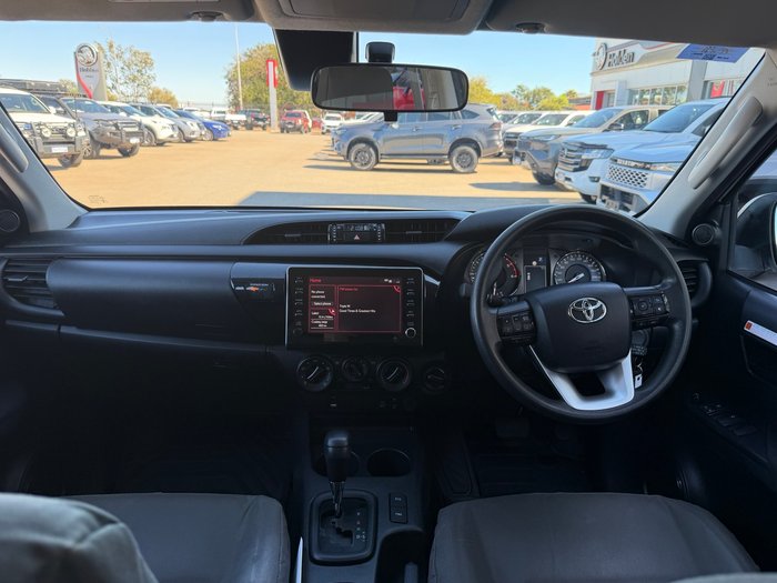 2023 Toyota Hilux SR