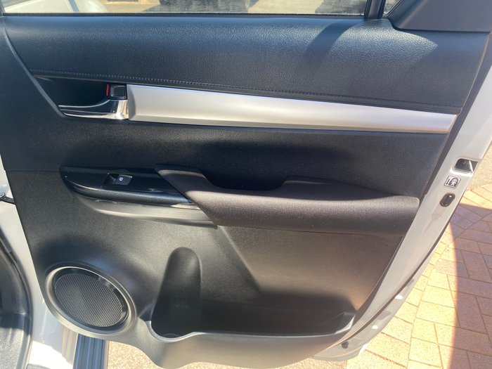 2019 Toyota Hilux 4x4 Hilux 4x4 SR5 2.8L T Diesel Automatic Double Cab 1Y46290 004