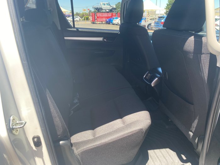 2019 Toyota Hilux 4x4 Hilux 4x4 SR5 2.8L T Diesel Automatic Double Cab 1Y46290 004