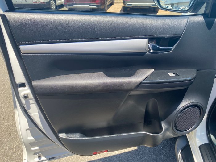 2019 Toyota Hilux 4x4 Hilux 4x4 SR5 2.8L T Diesel Automatic Double Cab 1Y46290 004