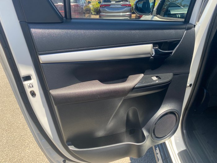 2019 Toyota Hilux 4x4 Hilux 4x4 SR5 2.8L T Diesel Automatic Double Cab 1Y46290 004