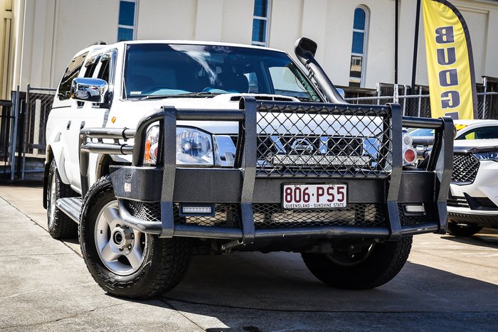 2010 NISSAN NAVARA ST-R (4x4)