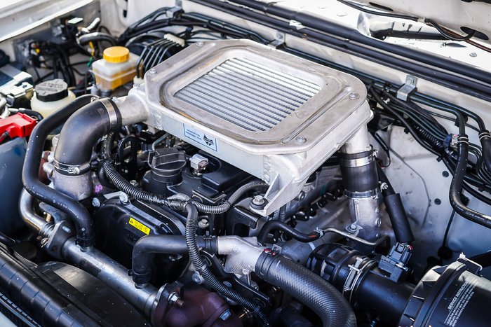 2010 NISSAN NAVARA ST-R (4x4)