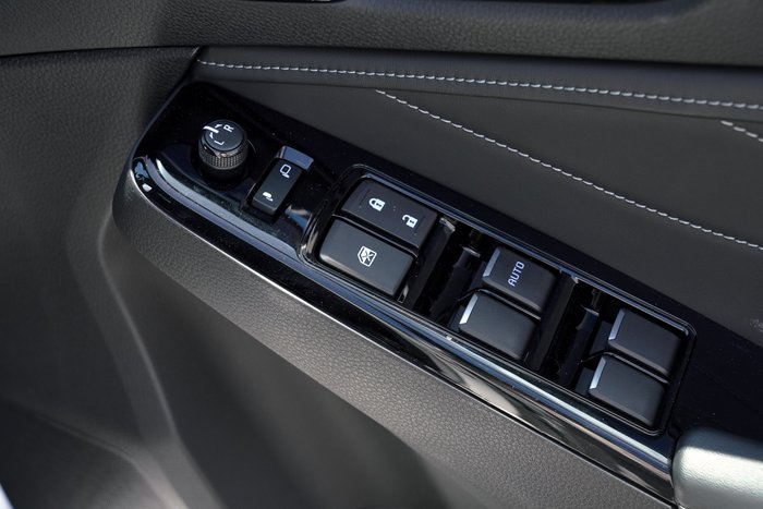 2025 Isuzu MU-X LS-T