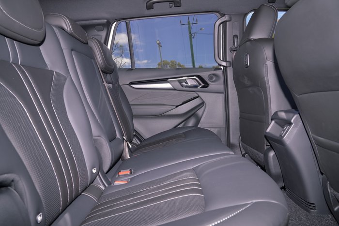 2025 Isuzu MU-X LS-T