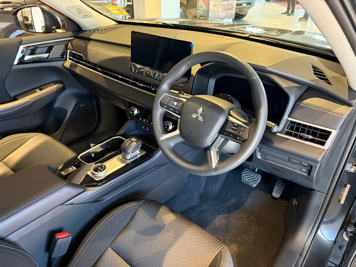 2025 MITSUBISHI Outlander ES