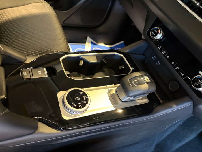2025 MITSUBISHI Outlander ES