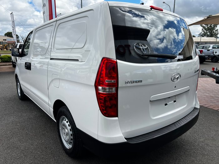 2018 HYUNDAI iLOAD 3S LIFTBACK