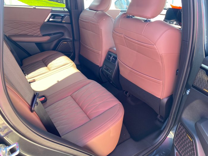 2025 MITSUBISHI Outlander EXCEED TOURER