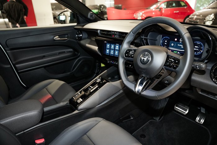 2025 Alfa Romeo Junior Ibrida