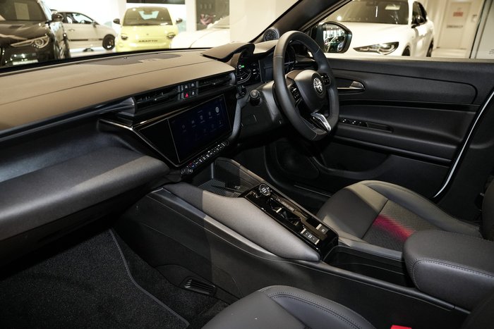 2025 Alfa Romeo Junior Ibrida