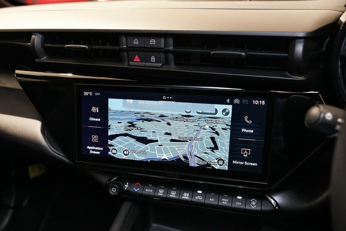 2025 Alfa Romeo Junior Ibrida