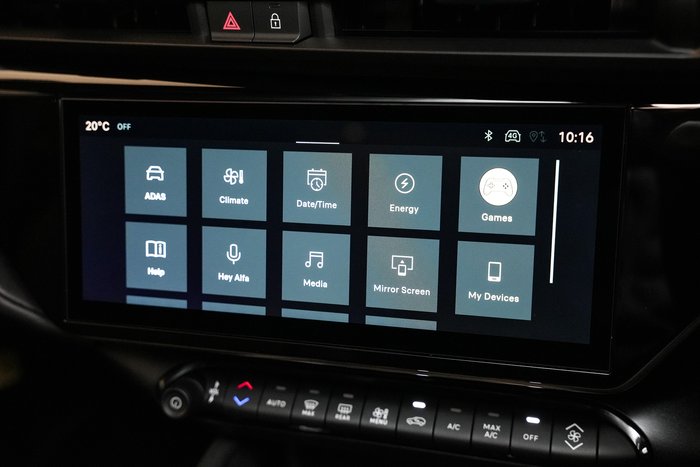 2025 Alfa Romeo Junior Ibrida