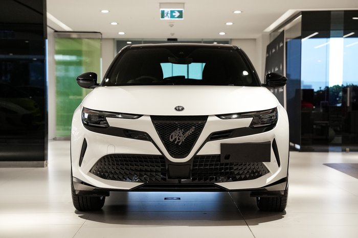 2025 Alfa Romeo Junior Ibrida