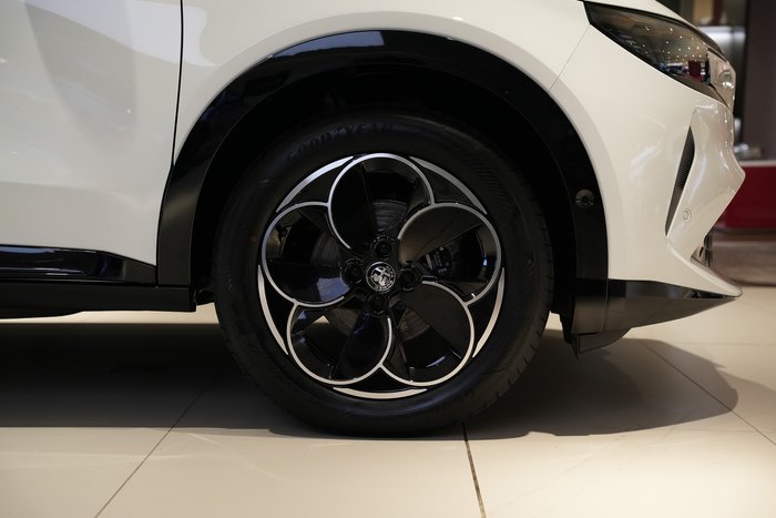 2025 Alfa Romeo Junior Ibrida