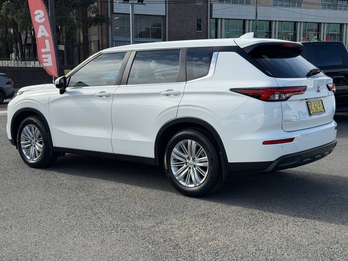 2022 Mitsubishi Outlander ES