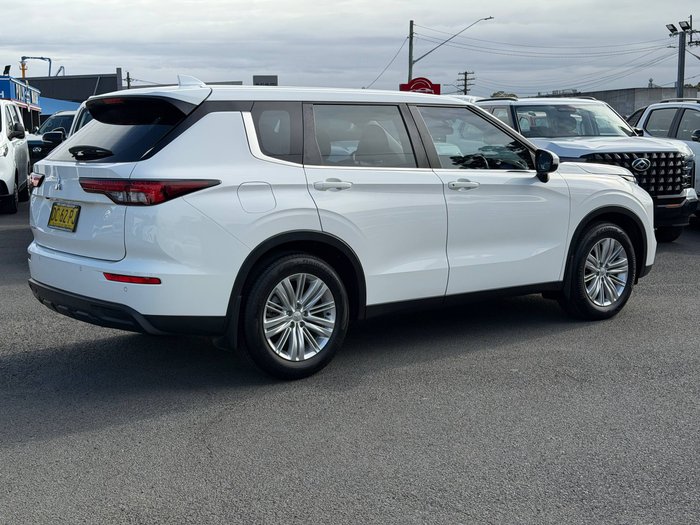 2022 Mitsubishi Outlander ES