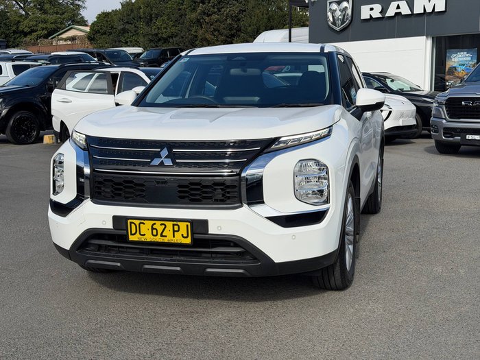 2022 Mitsubishi Outlander ES