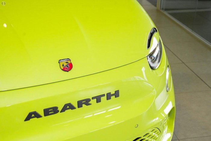 2023 Abarth 500e Scorpionissima
