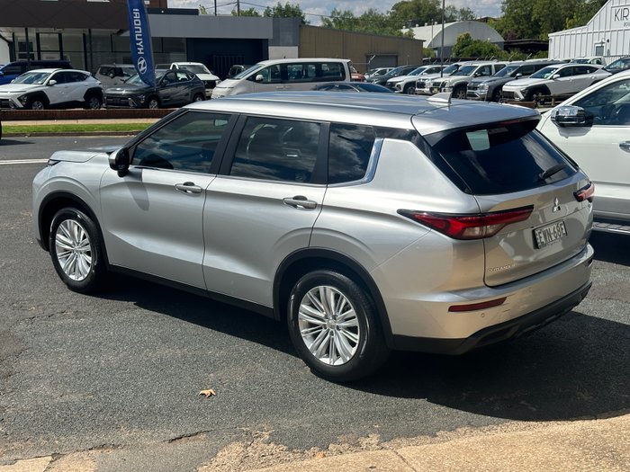 2022 MITSUBISHI OUTLANDER ES