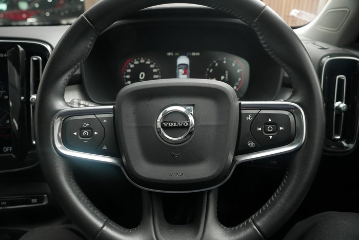 2018 Volvo XC40 T5 Momentum