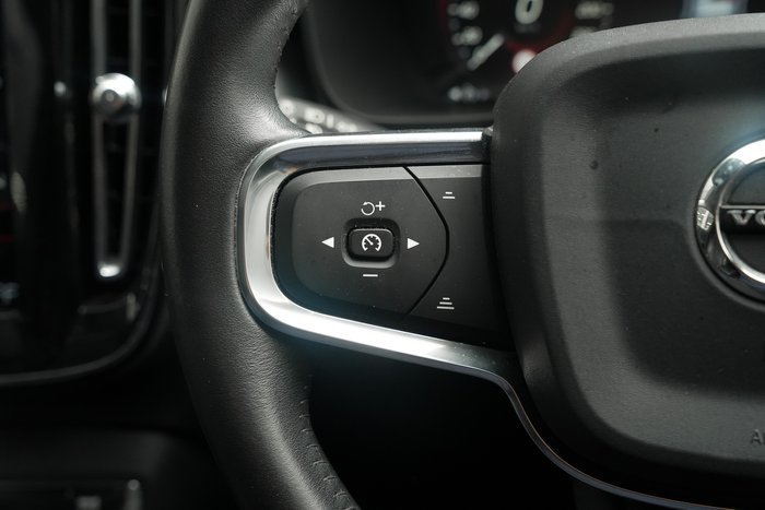 2018 Volvo XC40 T5 Momentum