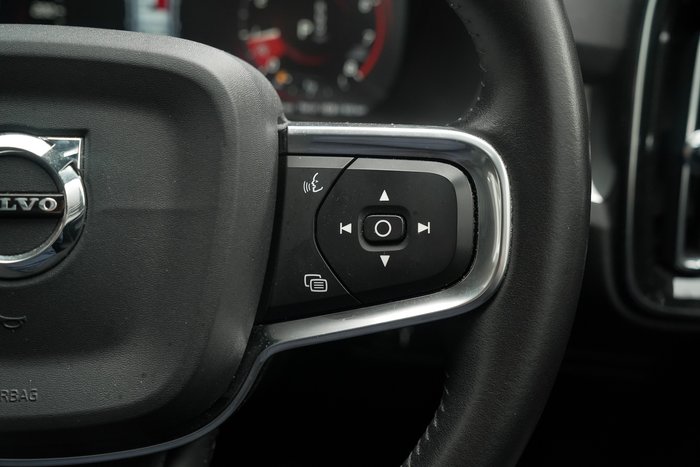 2018 Volvo XC40 T5 Momentum