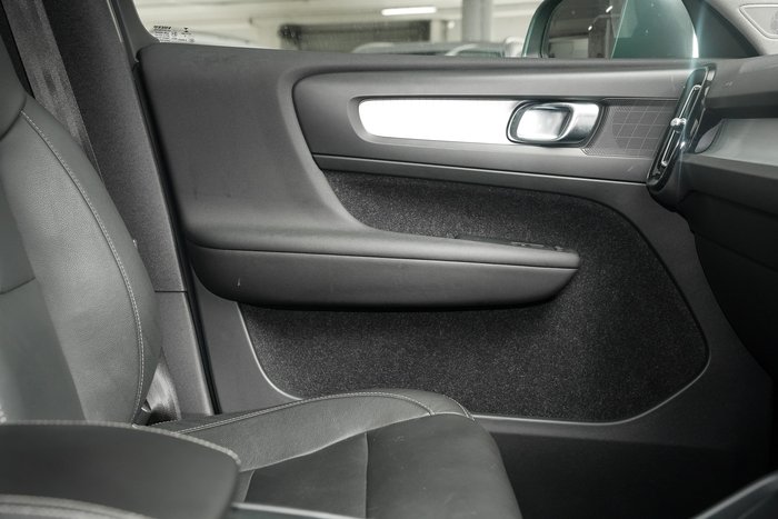 2018 Volvo XC40 T5 Momentum